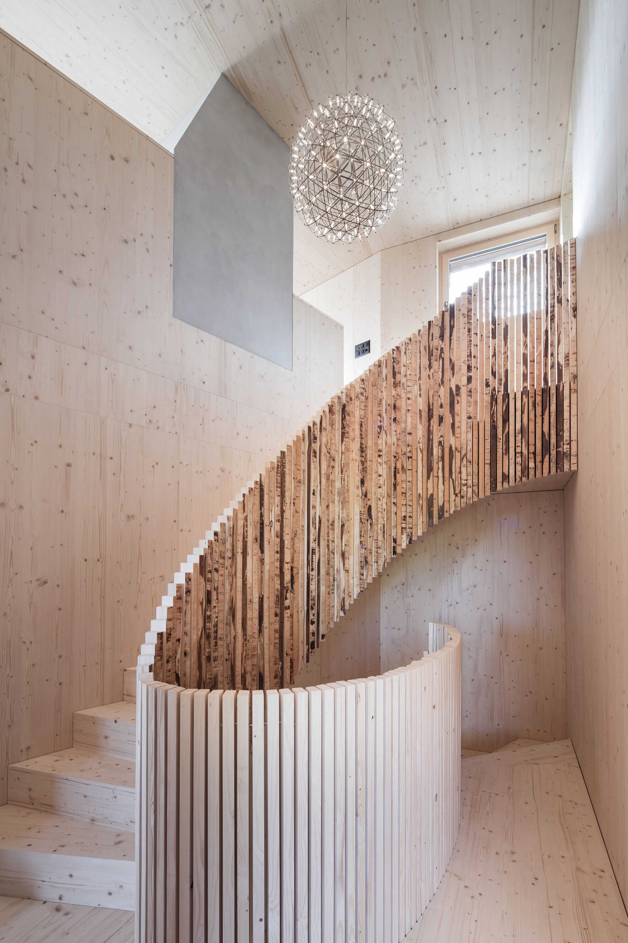 EFH Boeschi Foto INT Treppe S